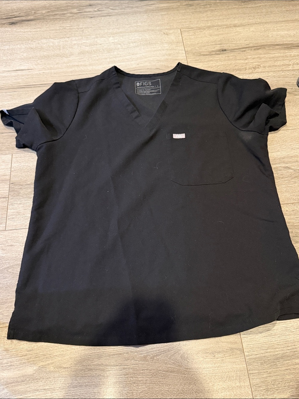 Figs Women’s Black V-Neck Scrub Top with Chest Pocket Large